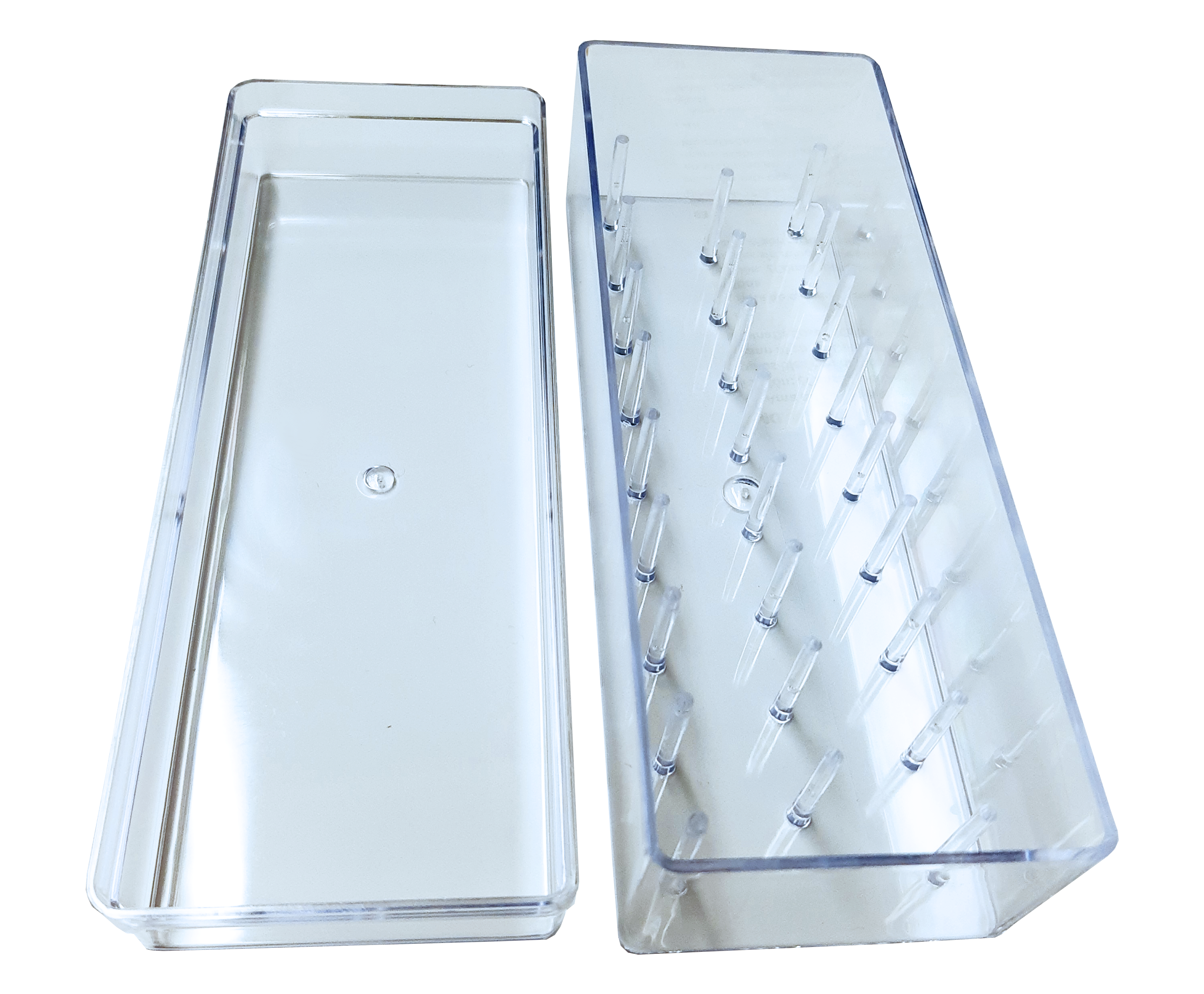 Caja Gütermann de acrílico vacía con 26 espacios para carretes de 100m